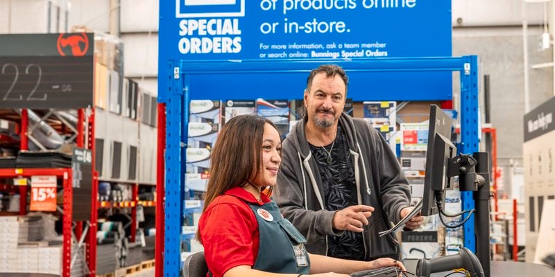Bunnings team member and customer looking together at a computer at the Special orders desk