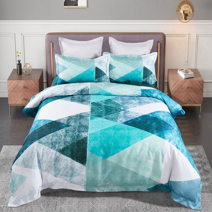 Fabric Fantastic Queen Size Takashi Quilt/Doona/Duvet Cover Set