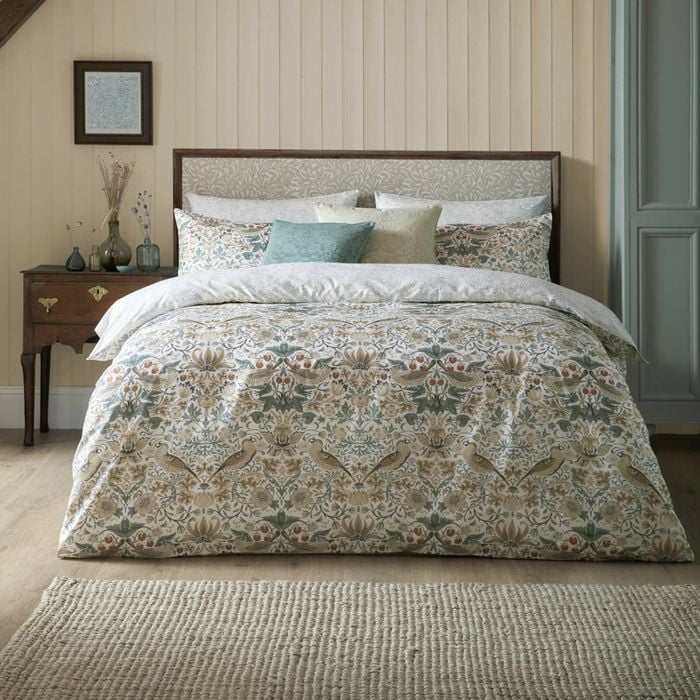 William Morris At Home Strawberry Thief Quilt Cover Set Double Bed Hessian