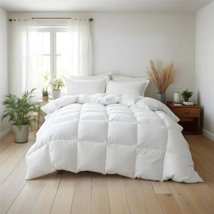 Royal Comfort 500gsm Plush Duck Feather Down Quilt - All Seasons White Queen