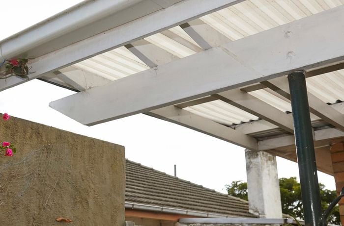 A pergola with polycarbonate roofing