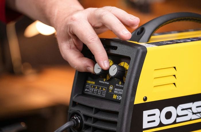 Set the mig welding voltage