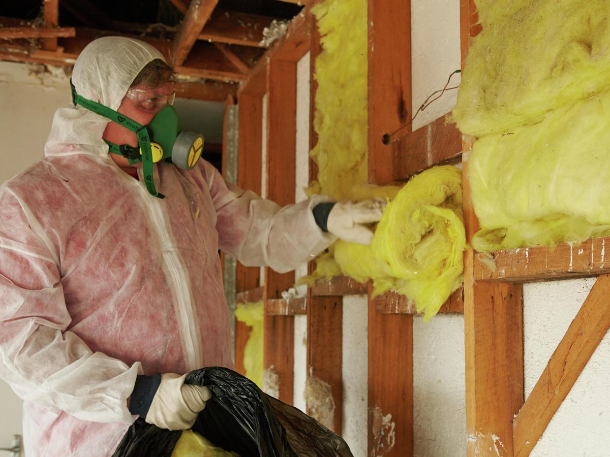 How To Remove Insulation - Bunnings New Zealand