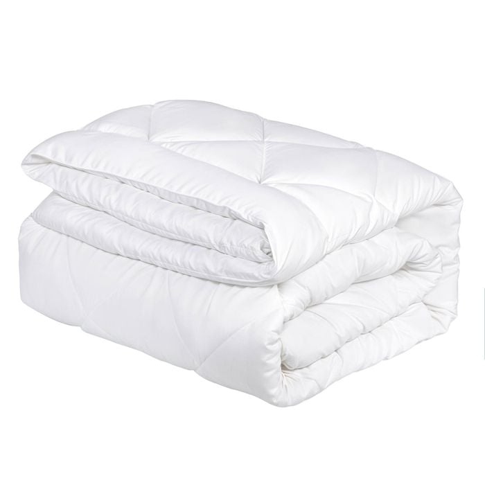 Hacienda Microfiber/Bamboo Blend, Hypoallergenic & Antibacterial Quilt - Queen