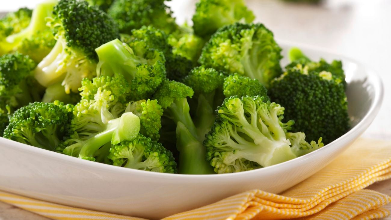 Cook broccoli in a bowl
