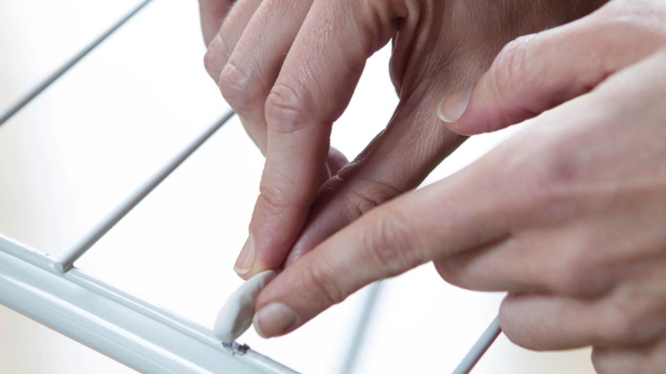 Repairing a clothing rack with Kintsuglue