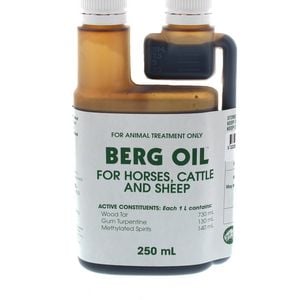 International Animal Health Berg Oil Horses & Cattle Treatment 250ml