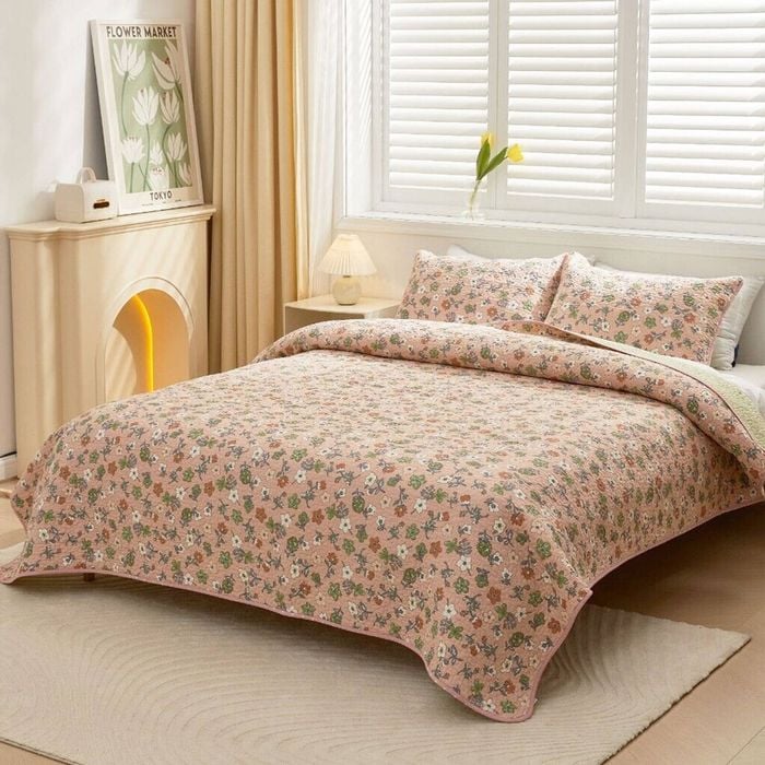 Bloomington Wild Flowers 100% Cotton Lightly Quilted Reversible Coverlet Set Single