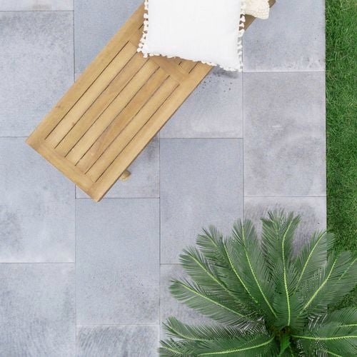 Unique
  natural stone Bluestone large rectangle pavers laid to create a comtemporary
  entertaining space. I/N: 0333041