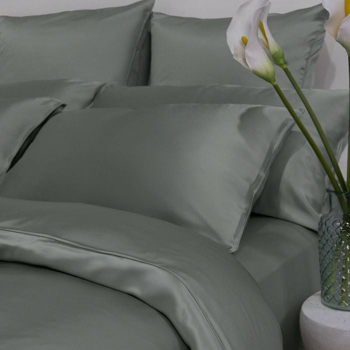 Bedding Co. Pillow Case 100% Mulberry Silk 22 Momme Sage Green Queen