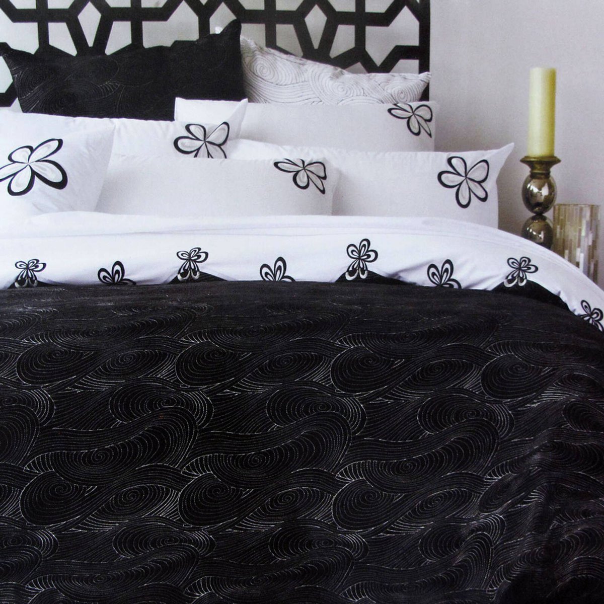 Accessorize Hypnotic Black Quilt Cover Set Queen - Bunnings Australia