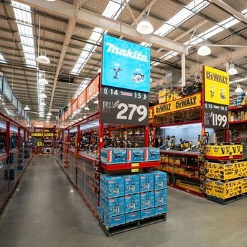 Carrum Downs Bunnings Tool Shop.