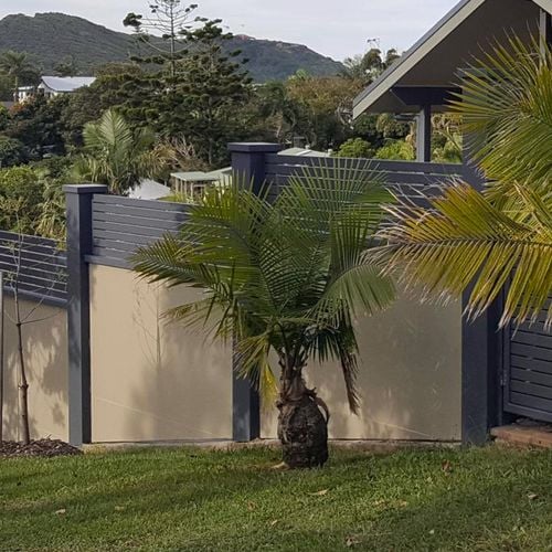 Slenderline Acoustic Fencing slanted fencing with trees in shot 