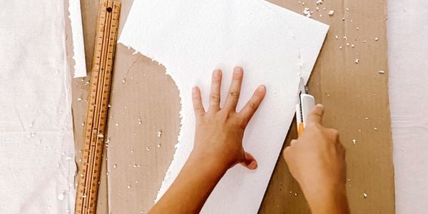 Cutting foam shapes with retractable knife