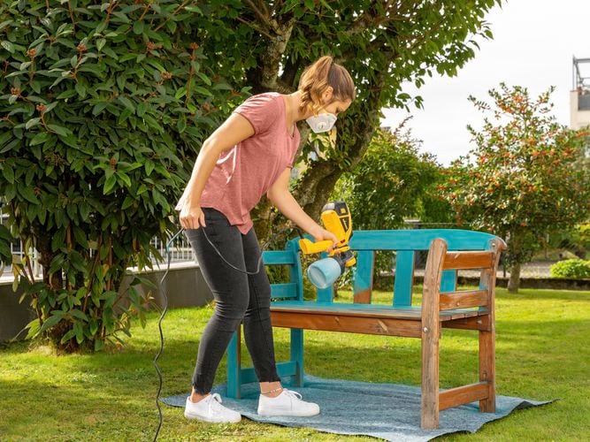 Wagner Flexio W590 used to spray outdoor chair with bright teal to give a new look.