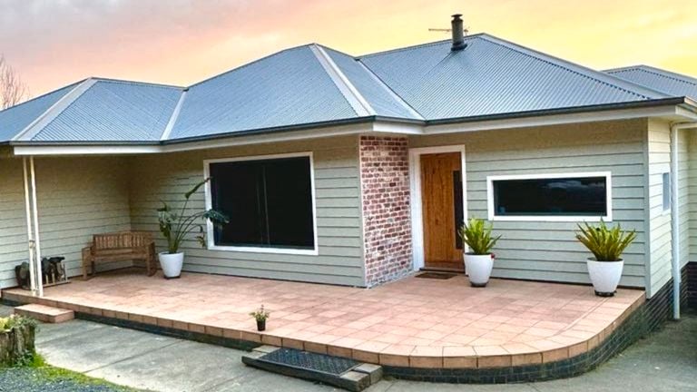 Stunning Brick Home Transformation With Weatherboards - Bunnings Australia