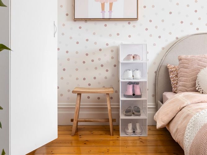 Brand page - Inabox - 2 stackable shoe boxes in bedroom