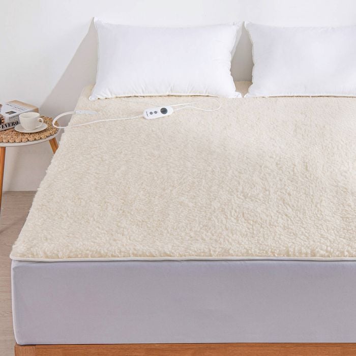Dreamaker Australian Wool Rich Fleece Electric Blanket Single Bed | Fully Fitted Skirting & Machine Washable Heated Topper