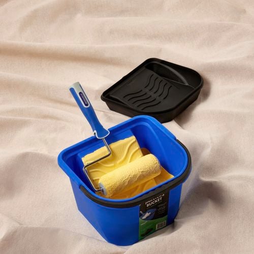 Monarch Painters bucket and lid is sturdy and lightweight. The lid doubles as a paint tray when flipped over - 0328842 0328844