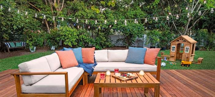 deck with outdoor lounge