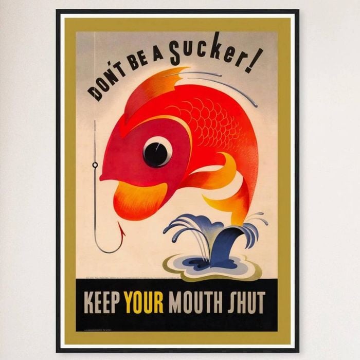 Galrie Don't Be A Sucker Keep Your Mouth Shut 1944 World War II Vintage Propaganda Poster, Black Frame, A4 21 x 30cm (8x12inch)