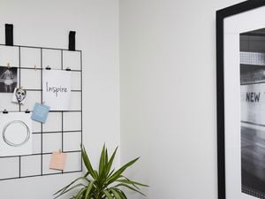 DIY Step Image - D.I.Y. wire mesh memo board . Blob storage upload.
