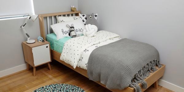 DIY - Header - D.I.Y. kids framed bed with headboard 