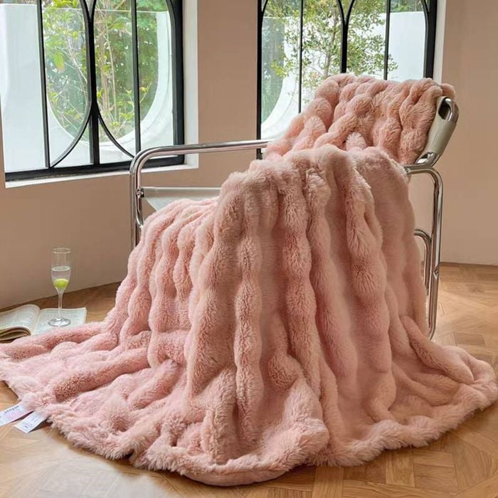 CottonMore Super Soft Large Faux Fur Winter Blanket Throw Rug 160x200cm Pink