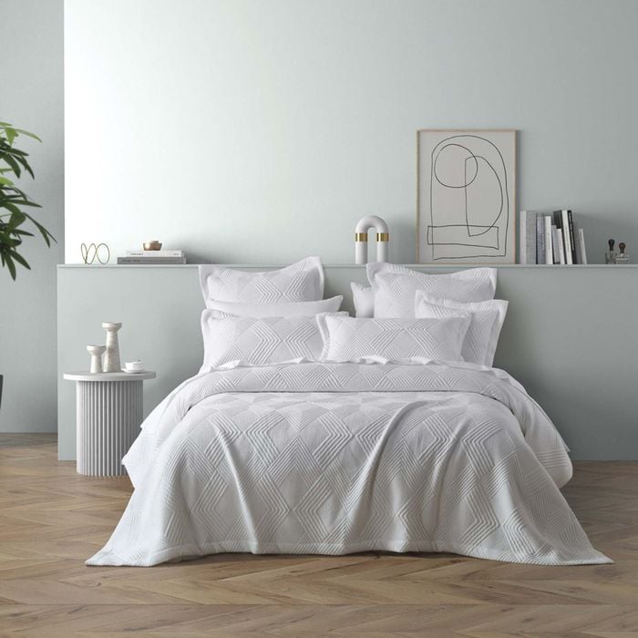 Bianca Cassiano Polyester Jacquard White Coverlet Set - Single/double