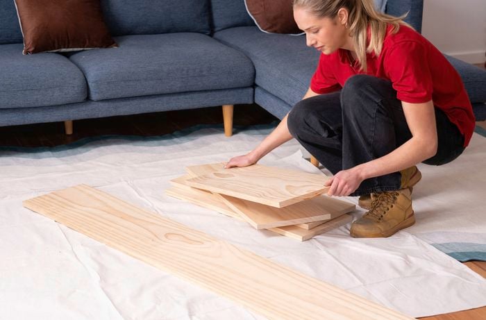 Prepare the timber that suits the shelf design