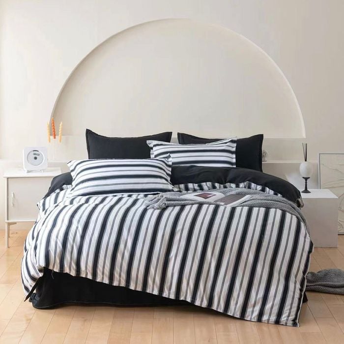Fabric Fantastic King Size Ascar Striped Quilt/Doona/Duvet Cover Set