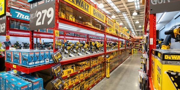 Bunnings Carrum Downs Toolshop in store displaying tools and tools on shelf.