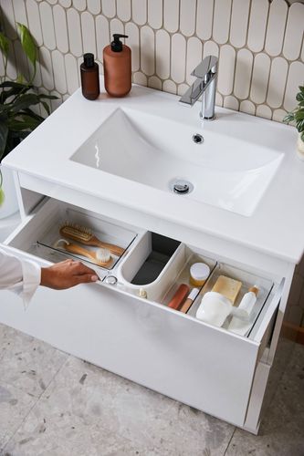 Modern bathroom interior featuring contemporary fixtures and finishes.