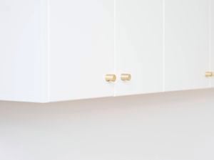 White kitchen cabinets