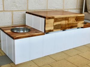 <p>Hampton style dog feeding station</p>