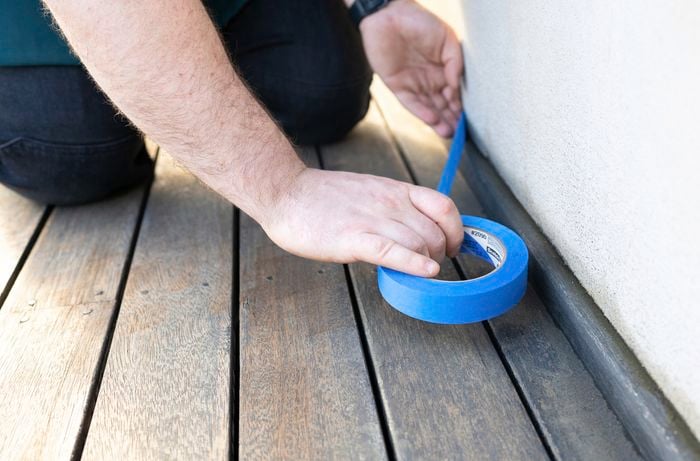 Masterful deck finishing: Precise application and flawless results with painter's tape.