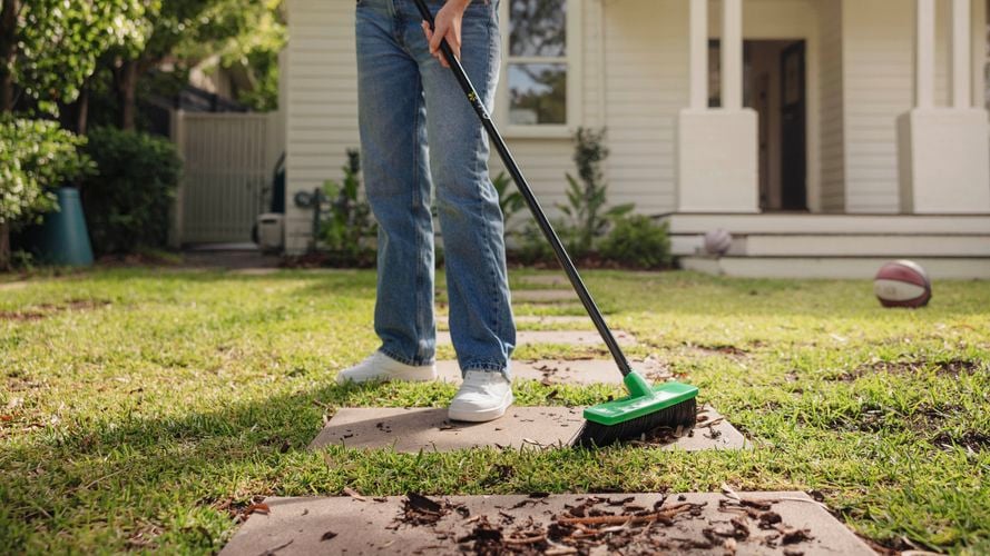 Oates -  Supreme Broom Carousel - Brand page