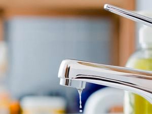 Dripping mixer tap