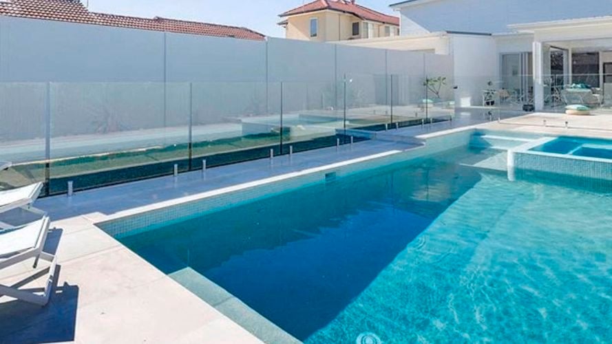 Slenderline Acoustic Fencing infront of glass pool fencing