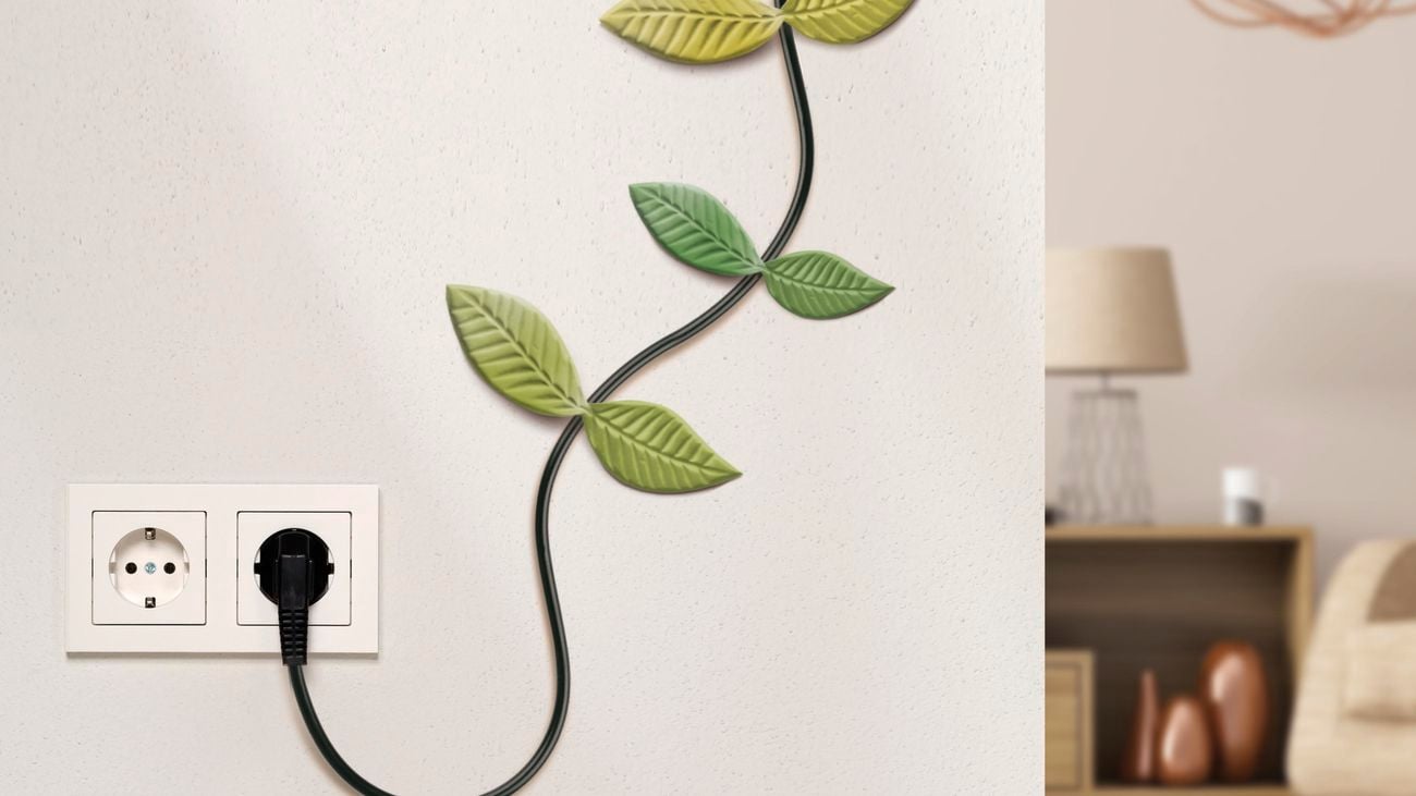 Using green Kintsuglue shaped as leaves to route cables along the wall.