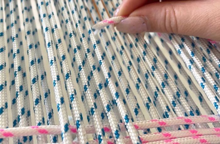 Add a personal touch to your D.I.Y. outdoor chair weaving project by using rope in two colours for a unique and stylish update. 