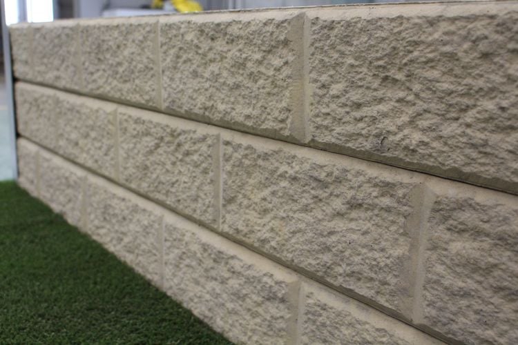 Lawn wall 