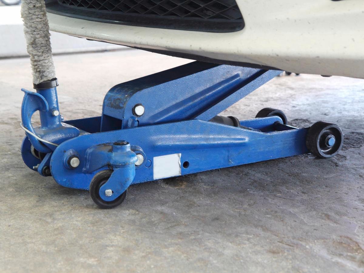 Car jack bunnings sales