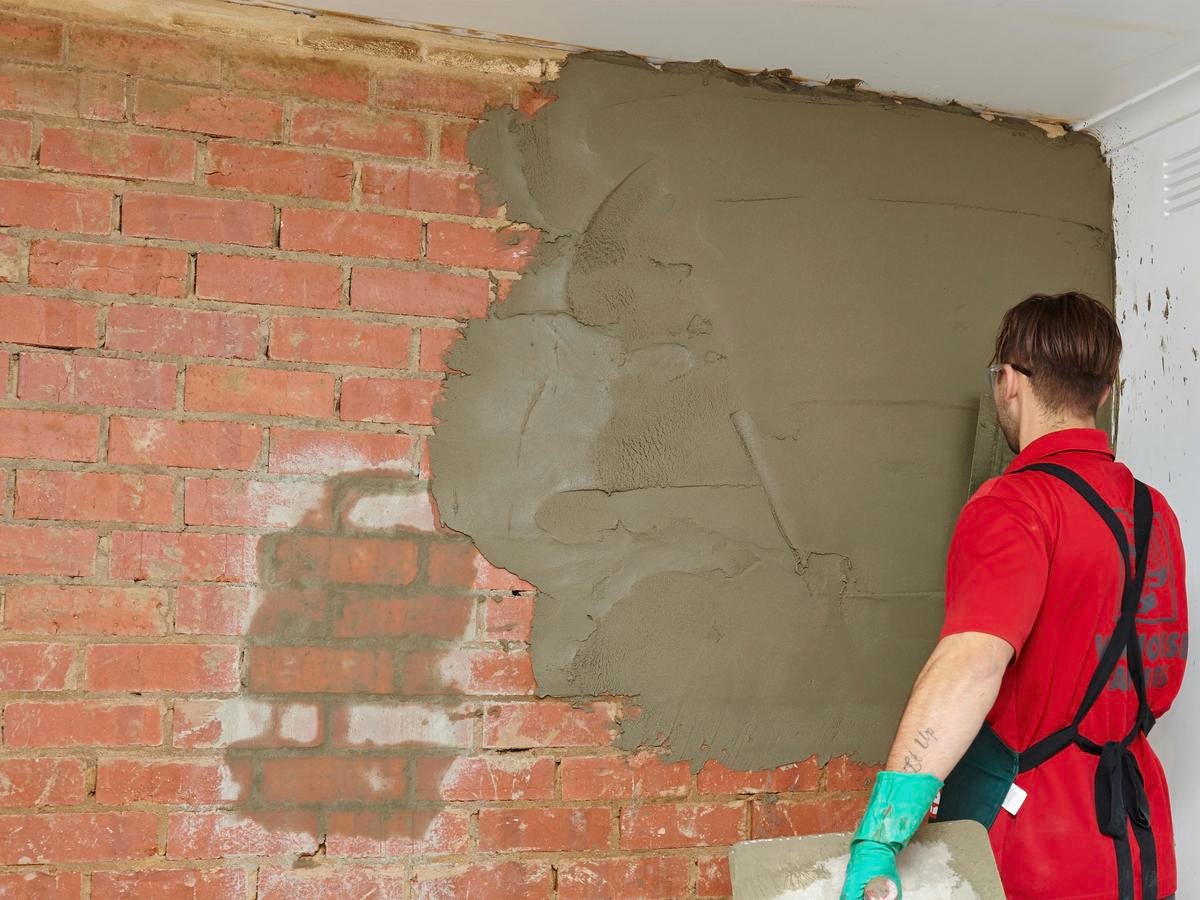 How To Hard Plaster a Brick Wall - Bunnings Australia