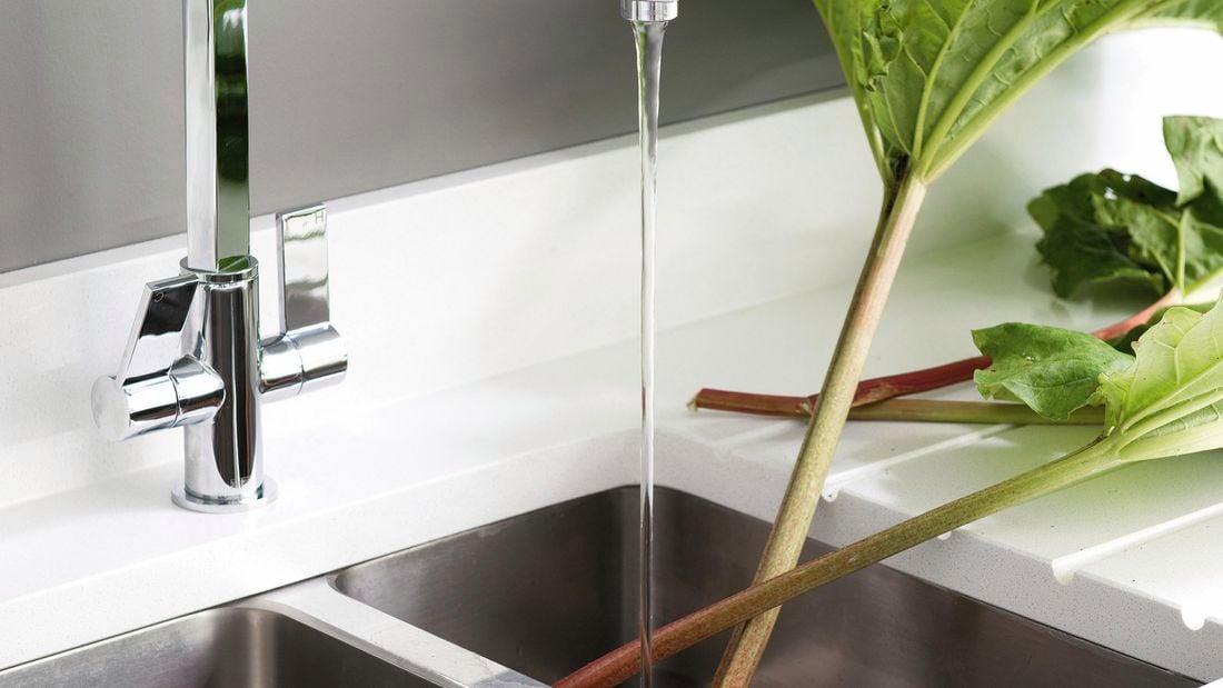 DIY - Header - Eight ways to save water at home 