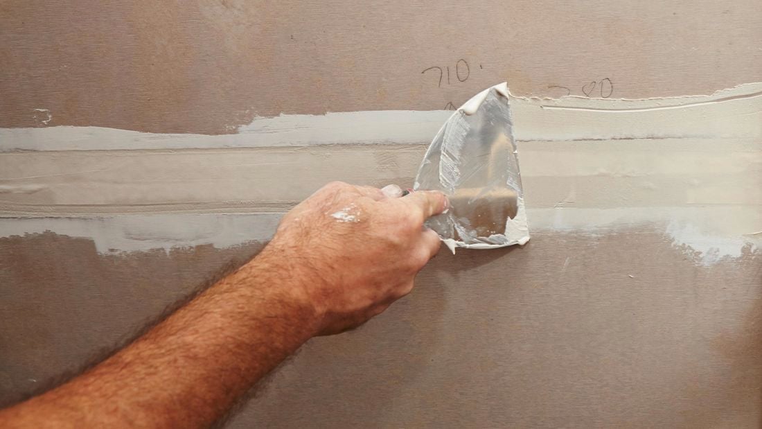 A spatula used to smooth plaster between two sheets of villaboard