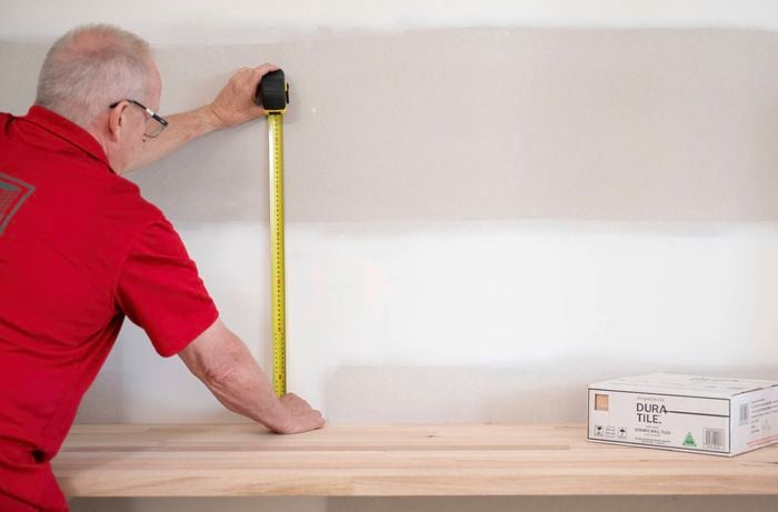 Measures the area to calculate how many tiles are needed