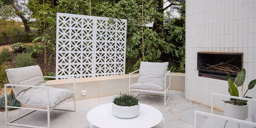 Reminiscent
  of the 1960's breeze blocks, these white painted screen panels offer privacy
  and style. I/N: 0617418