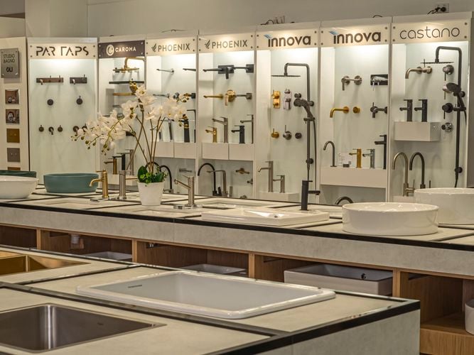 Indoors - display area - tapware and basins - flowers - Medium
