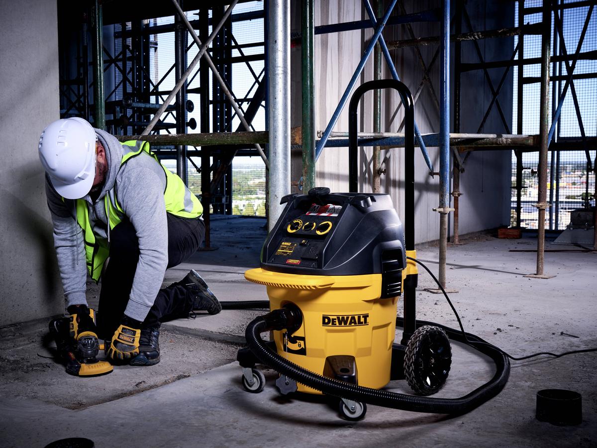 On The Tools: DeWalt Dust Extractor Review - Bunnings Trade AU
